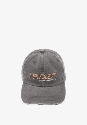 Cappellino da baseball in cotone grigio con visiera curva, dettagli scoloriti e logo ricamato "STUD" in filo arancione e bianco sul davanti.