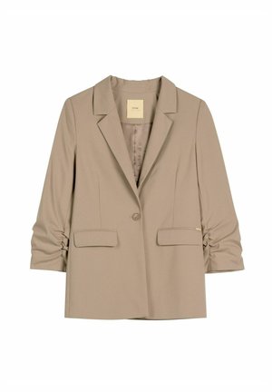 Beżowa damska marynarka z marszczonymi rękawami do trzy czwarte, zapinana na jeden guzik, z klapami z wycięciami i dwoma przednimi kieszeniami z patkami.