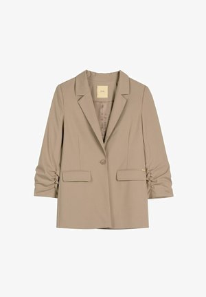 Beżowa damska marynarka z marszczonymi rękawami do trzy czwarte, zapinana na jeden guzik, z klapami z wycięciami i dwoma przednimi kieszeniami z patkami.