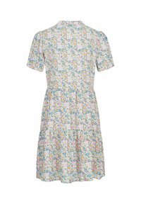 Robe florale à manches courtes, avec un fond bleu et des fleurs multicolores. Le design comprend une jupe à volants et un col.