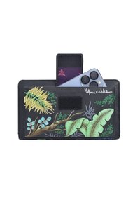 Leren telefoonportemonnee met zwarte buitenkant, voorzien van kleurrijke tropische bladontwerpen. Doorzichtige sleuf voor kaarten en een stevige sluitflap.
