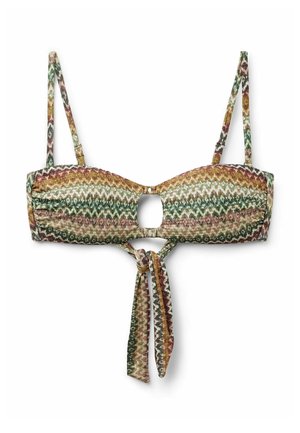 Bikini-Oberteil mit grünem, braunem und beigem Zickzackmuster, verstellbaren Schulterriemen, vorderseitigem Ausschnitt und Bindverschluss in der unteren Mitte.