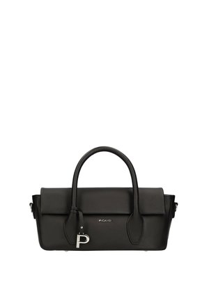 Sac à main en cuir noir avec deux poignées, une fermeture à rabat, un charm en forme de "P" argenté et le nom de la marque "Picard" sur le devant.