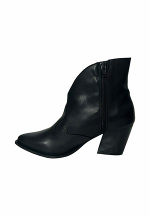 VEGA - Botines camperos - black