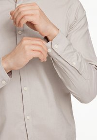 Lindbergh SHIRT - Overhemd - pale sand mix