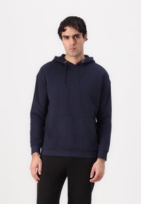 Sweat à capuche bleu marine en mélange de coton, avec une poche kangourou à l'avant, une capuche avec cordon de serrage et des poignets et un ourlet côtelés.