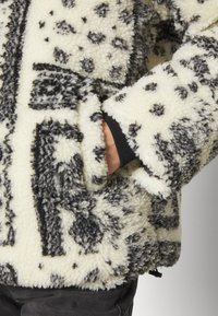 Redefined Rebel Overgangsjakke - off-white
