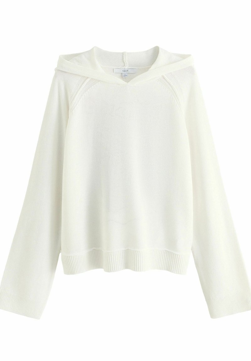 Biały dzianinowy sweter z kapturem, z prążkowanym dołem i mankietami, o gładkiej teksturze i raglanowych rękawach. Prosty, minimalistyczny design.