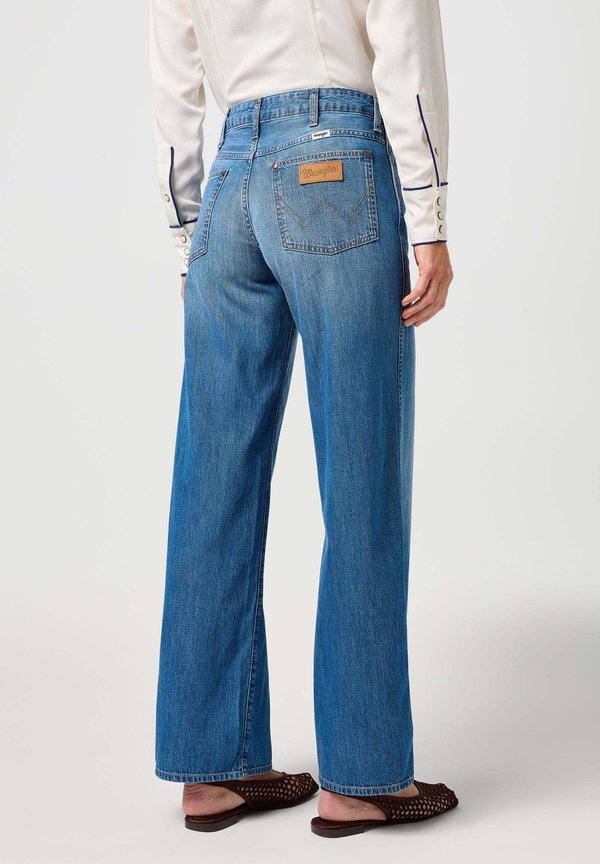 WORLD WIDE - Flared Jeans - light hand3