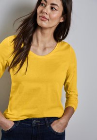 Street One MIT GERUNDETEM V-NECK - Maglietta a manica lunga - gelb