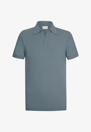 Lyseblå kortærmet polo i blødt strikket stof. Har en klassisk krave og en kvartlang knaplukning. Glat, minimal tekstur.