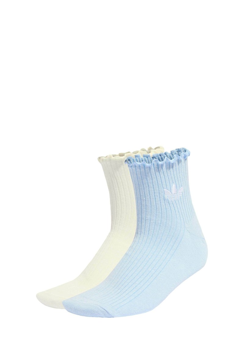 Prúžkové členkové ponožky svetlo modrej a bielej farby, s volánovým pásikom a malým logom v kontrastných farbách na každej ponožke.