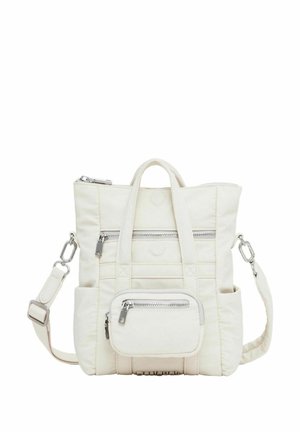 Weiße steppierte Stofftasche mit zwei oberen Griffen, einem verstellbaren Schultergurt,Front-Reißverschlussfächern und einem kleinen Frontbeutel mit Metallbeschlägen.