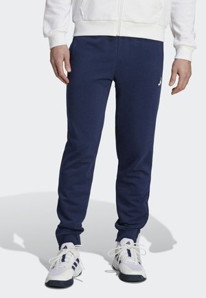 CLUB GRAPHIC TENNIS - Tracksuit bottoms - collegiate navy