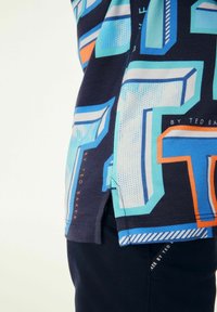 Baker by Ted Baker GRAPHIC - REGULAR FIT - Apdrukāts T-krekls - navy