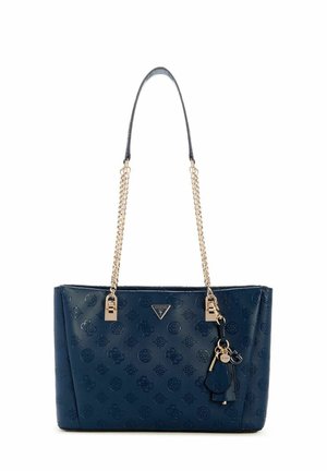 Sac fourre-tout en simili cuir bleu marine avec poignées en chaîne dorée, motif en relief, logo triangulaire etアクセサリー de porte-clés. Design structuré.