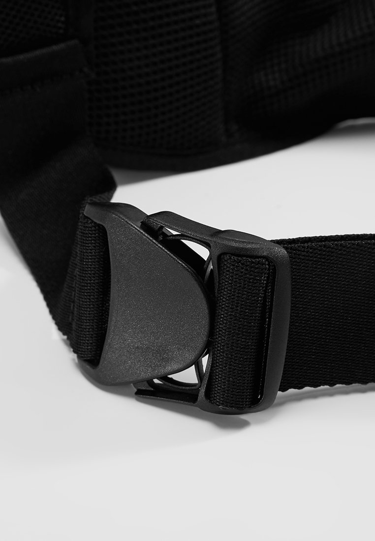 running belt nike 22oz large bottle