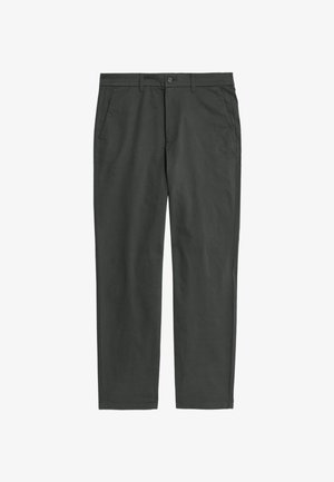 Dunkelgraue, gerade geschnittene Hose mit Gürtelschlaufen, vorderem Knopfverschluss und seitlichen Taschen, flach liegend auf weißem Hintergrund dargestellt.