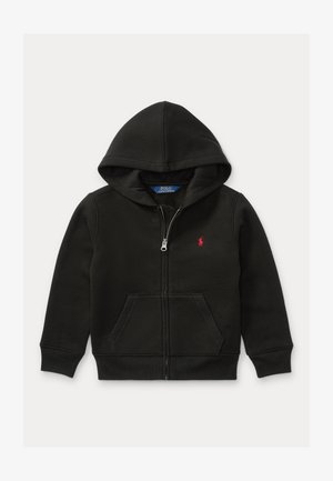 Sweatshirt preto com fecho, feito de tecido macio, apresentando um bolso canguru frontal e um logótipo bordado em vermelho no lado esquerdo do peito. Inclui capuz.