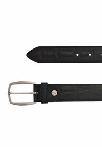 Zwarte leren riem met krokodillenpatroon, zilveren rechthoekige gesp en gepolijste hardware. Voorzien van meerdere verstelgaten voor maatvoering.