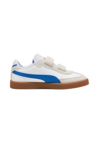 Sneaker bianco con accenti blu e suola in gomma beige. Dotato di due cinturini in velcro, corpo in pelle liscia e dettagli cuciti attorno alla punta.