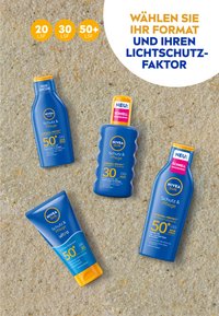 Four blue Nivea Sun sunscreen bottles on sand with SPF 20, 30, and 50+ options, text in German urging to choose format and sun protection factor.