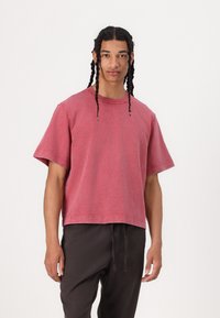 Abercrombie & Fitch - CROP - Osnovna majica kratkih rukava - dark red Minijatura 1