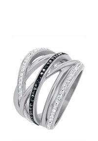 Anello multi-band in argento con bande intrecciate. Una banda presenta pietre nere, mentre le altre sono decorate con strass trasparenti. Texture liscia.
