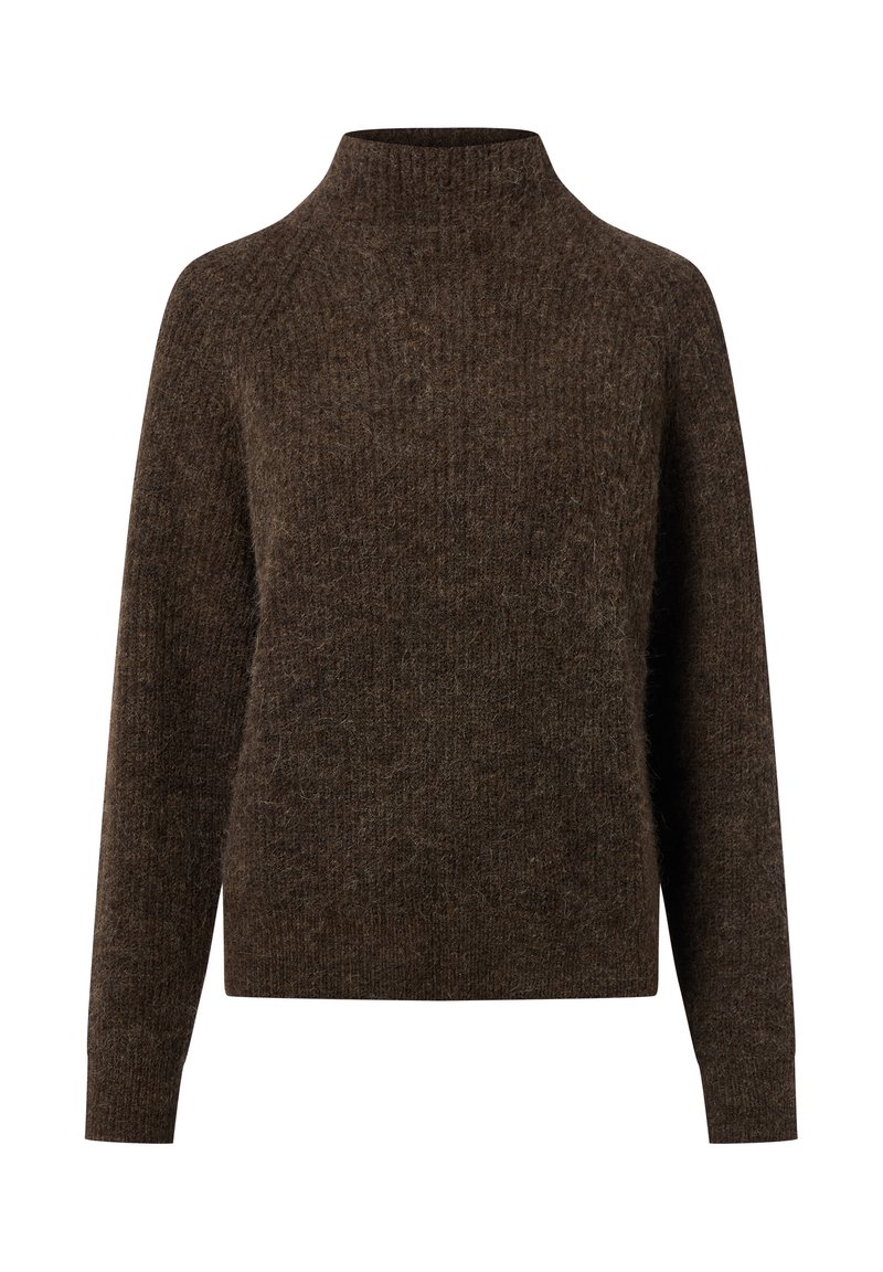 Brauner, flauschiger Strickpullover mit langen Ärmeln und hohem Kragen, der aus einem weichen, strukturierten Stoff besteht.