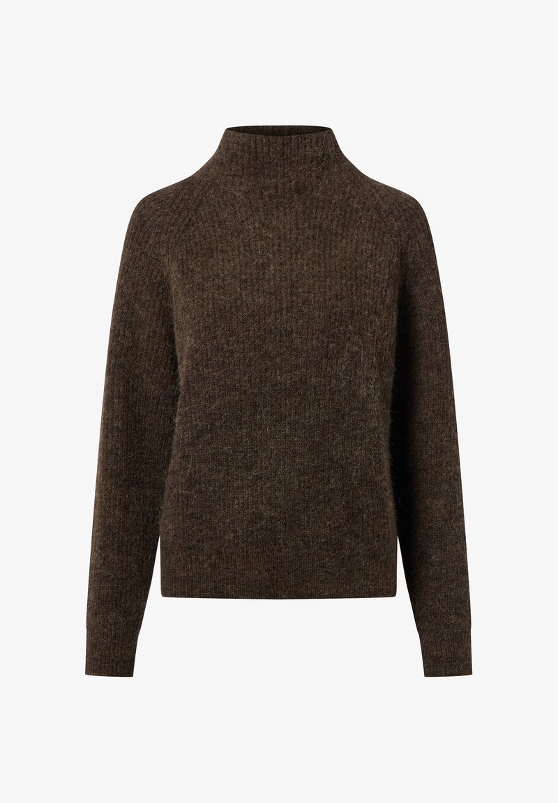 Brauner, flauschiger Strickpullover mit langen Ärmeln und hohem Kragen, der aus einem weichen, strukturierten Stoff besteht.