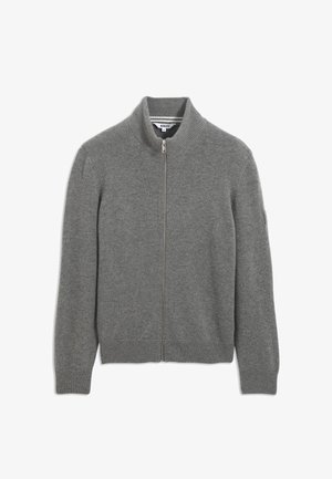 Grijze gebreide zip-up cardigan met een geribde kraag, manchetten en zoom, plat weergegeven met lange mouwen en een opstaande kraag.
