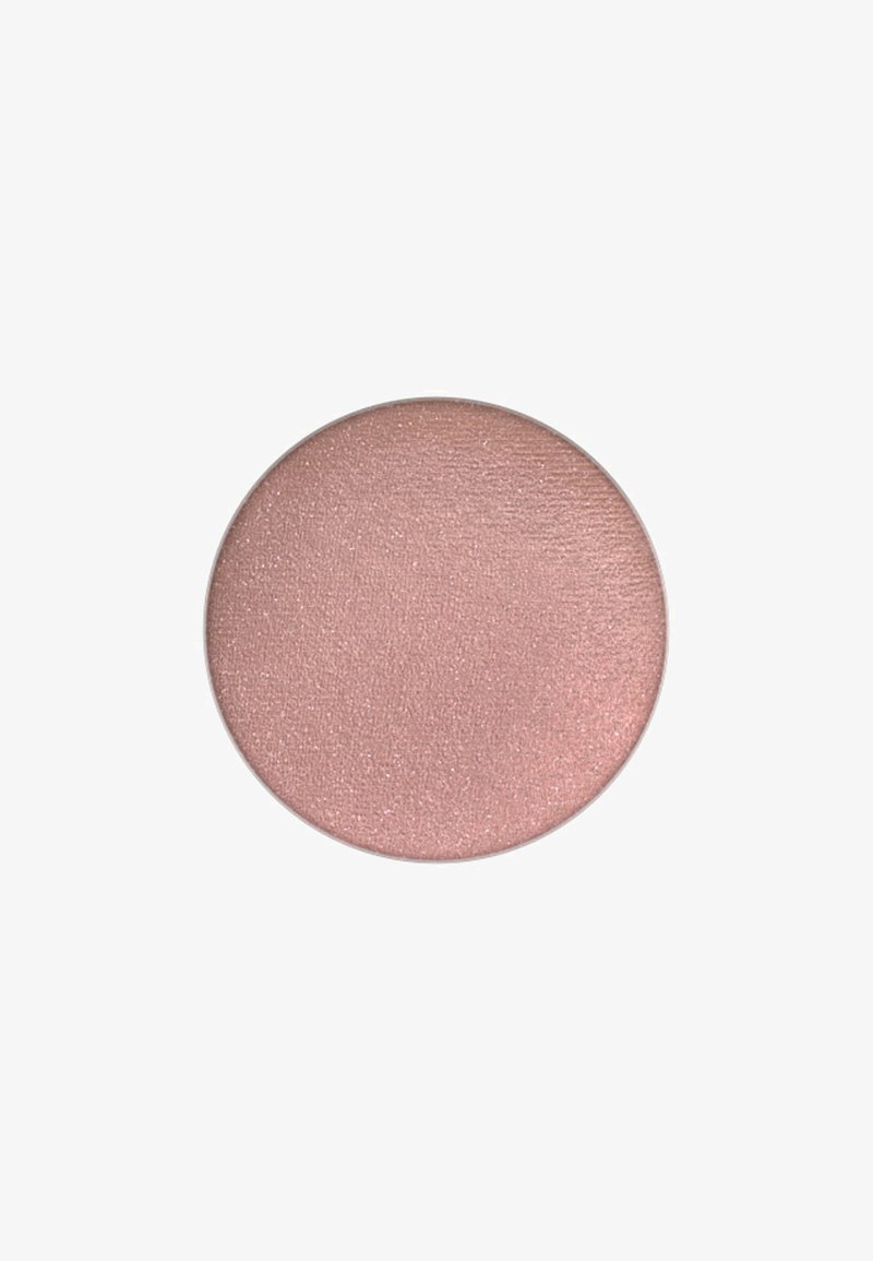 Ronde blushpan in zachtroze met een soepele, glanzende textuur. Beschikt over een metallic afwerking en een egale, matte oppervlakte rond de randen.