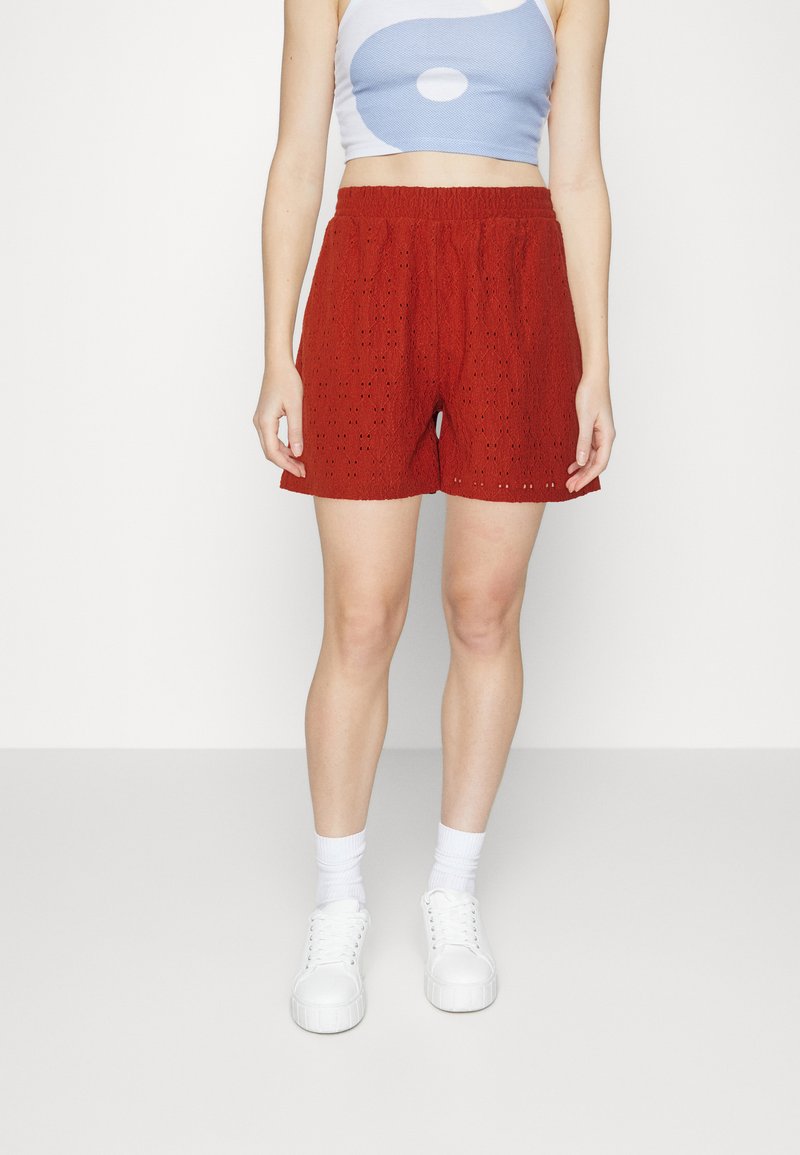 Vero Moda VMULRIKKE BRODERIE ANGLAIS Shorts barn red/dunkelrot