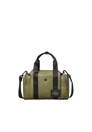 Sac de voyage Calvin Klein vert olive avec poignées noires, bandoulière détachable, poche avant à pression et écusson logo.