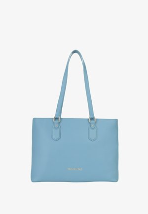 Lichtblauwe leren Valentino shopper met dubbele schouderbanden en gouden logo op het voorste midden.