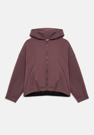 Ühiseluline lavendliroosa lukuga kapuutsiga dressipluus pikkade varrukatega, lõdva istumisega ja kapuutsiga, millele on valgel taustal lamades eksponeeritud.