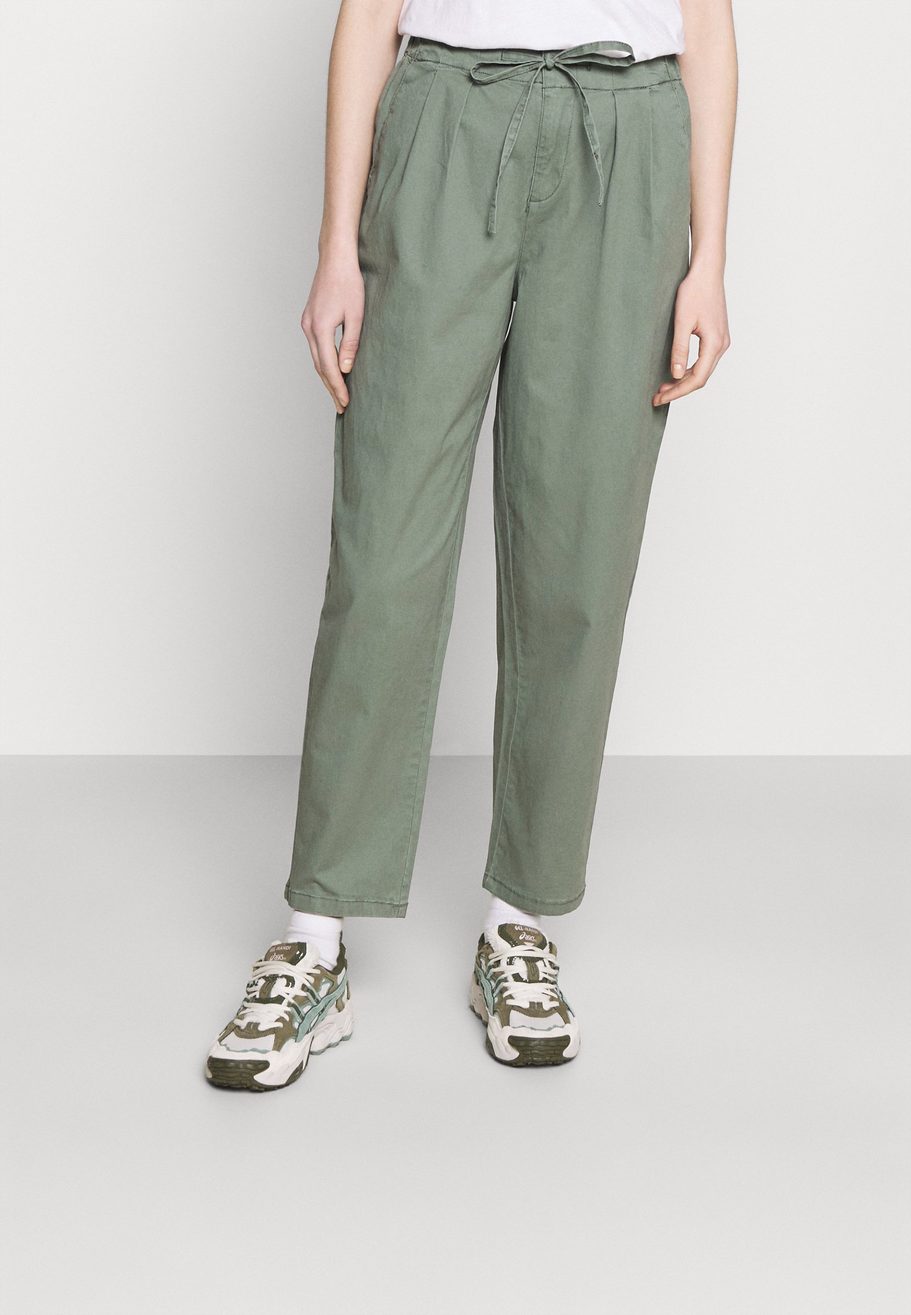 Vero Moda VMEVANY HR LOOSE STRING - Stoffhose - laurel wreath/hellgrün -  Zalando.de