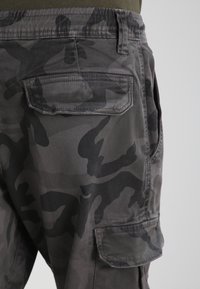 Urban Classics Kapsáče - dark grey