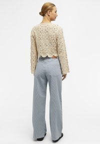 Object BESTICKTES - Trui - sandshell