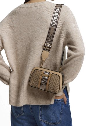 River Island, Torba na ramię