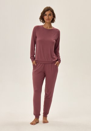 Long-sleeve, mauve sleepwear set made of smooth fabric. Features a relaxed fit top with round neckline and matching drawstring pants with pockets.