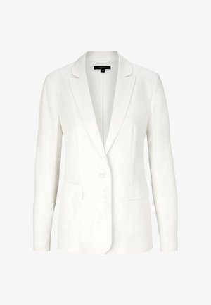 Blazer blanc en tissu léger, doté d'une fermeture à un bouton, de revers crantés, de deux poches avant et d'une texture lisse.