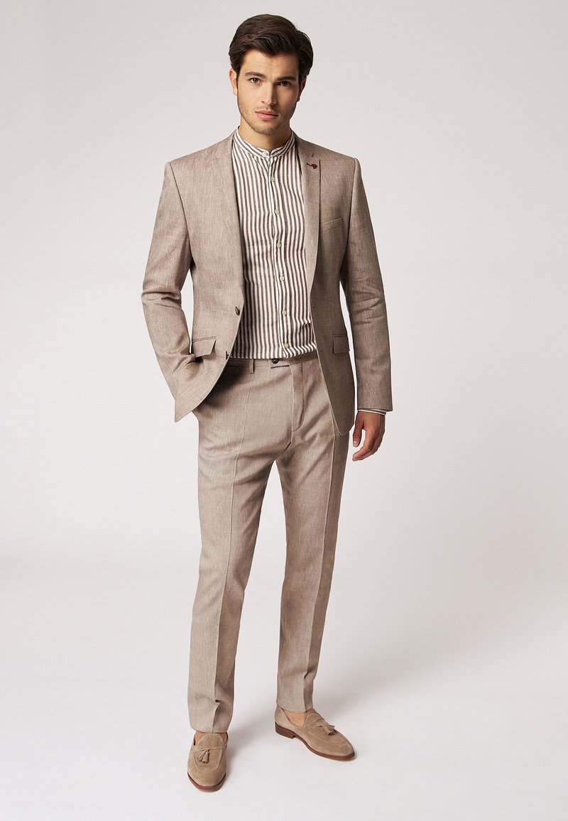 ROY ROBSON MIT PATTENTASCHEN - Costume - beige - ZALANDO.FR
