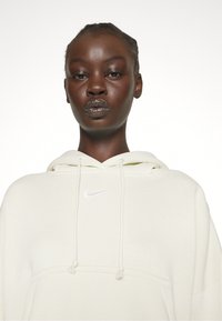 Nike Sportswear HOODIE - Jersey con capucha - off-white