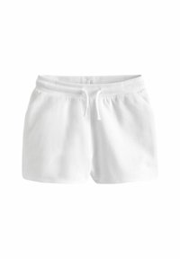 Shorts en coton blanc avec une taille élastique et un cordon de serrage ajustable. Comprend des poches latérales et un tissu doux et texturé.