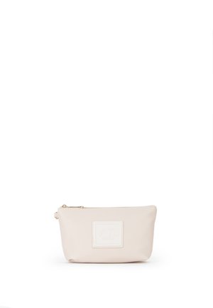 Astuccio beige con cerniera realizzato in materiale testurizzato, caratterizzato da un discreto patch logo in rilievo sulla parte anteriore e una zip liscia.