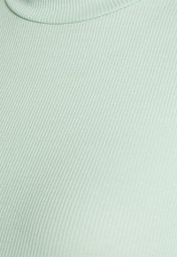 Pieces Maternity PMBIRDIE T NECK - T-shirt básica - silt green