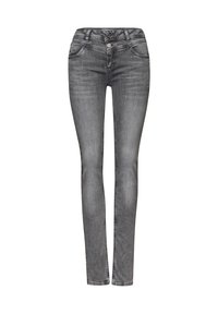 Vaqueros de mezclilla gris de corte slim, diseño de cinco bolsillos y un ligero desgaste. Cuentan con cierre frontal de botón y cremallera, con detalles de costura.