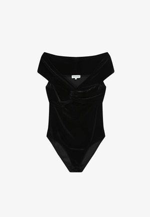 Bodysuit noir en velours, décolleté bardot avec un détail de nœud torsadé au niveau de la poitrine et une silhouette ajustée.