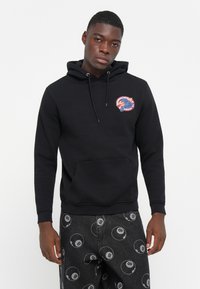 Zwarte hoodie van katoen met een voorzak, trekkoordkap en een cirkelvormig grafisch ontwerp op de linkerkant van de borst.